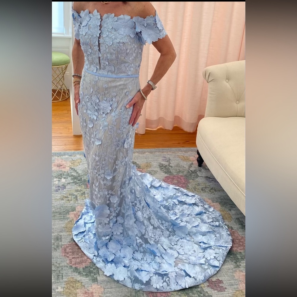 Elegant Blue Floral Appliqué